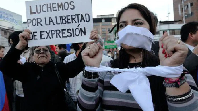 La vida de los periodistas ecuatorianos está en peligro.