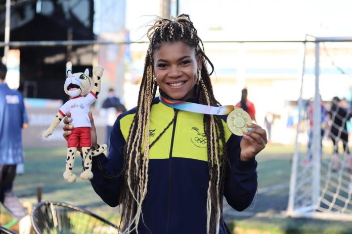 La pesista ecuatoriana Angie Palacios se quedó con la medlla de oro en levantamiento de pesas.