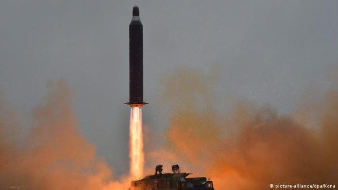 Corea del Norte lanza misiles balísticos al mar de Japón
