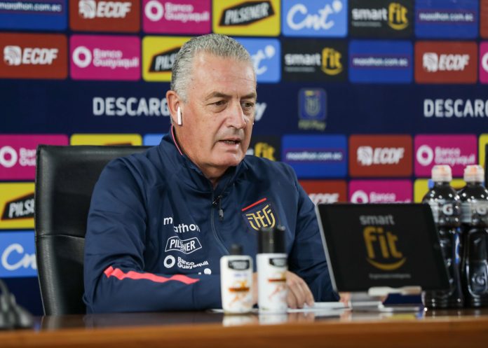 El técnico de Ecuador habla en rueda de prensa sobre el paritdo frente a Sengal