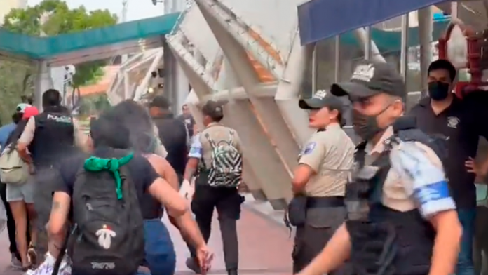 Manifestación LGBTIQ+ termina con un arresto y un mal uso de gas pimienta por parte de la Policía Nacional