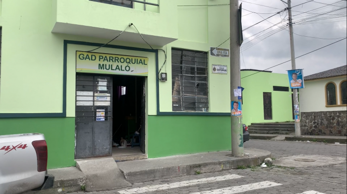 Ceniza del volcán Cotopaxi cae en Mulaló