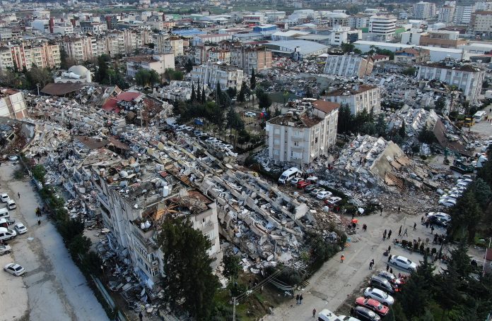 Poco después de las 4 a.m., cuando la mayoría de las personas dormía, un fuerte terremoto de magnitud 7,8 azotó Turquía.