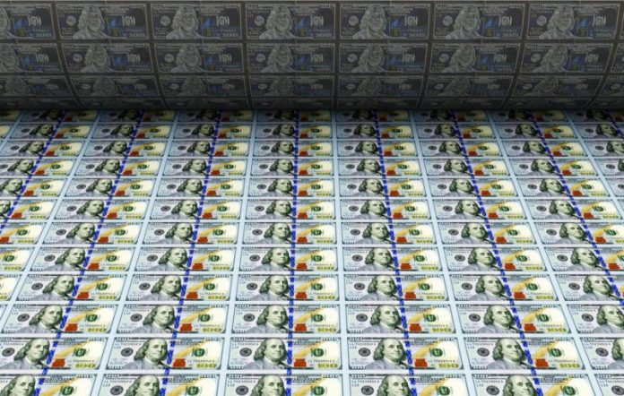 Planchas de dinero tras la impresión en la Reserva Federal de USA.