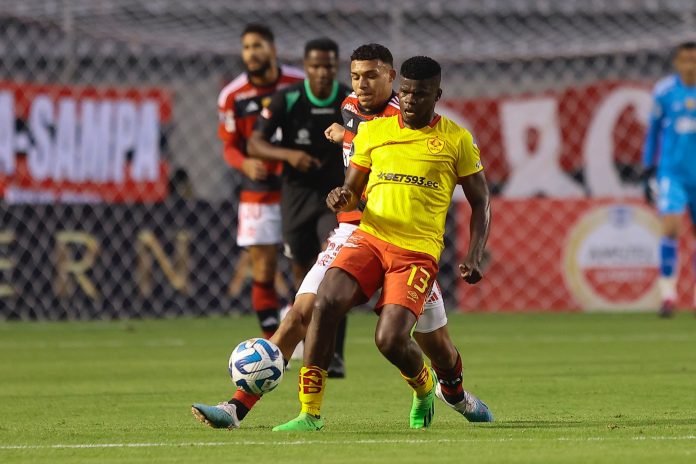 Aucas gana a Flamengo