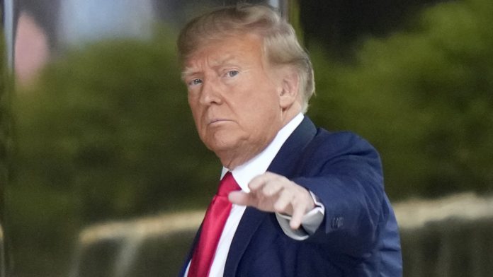 El exvicepresidente Mike Pence es citado por el fiscal especial que investiga a Donald Trump.