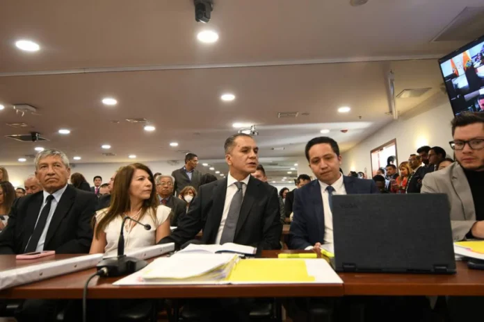 El Ministro de Finanzas, la Presidencia y la Procuraduría, señalaron que no es correcto que Terán pretenda actuar a título personal debido a que la demanda fue presentada como ciudadano y no como funcionario.