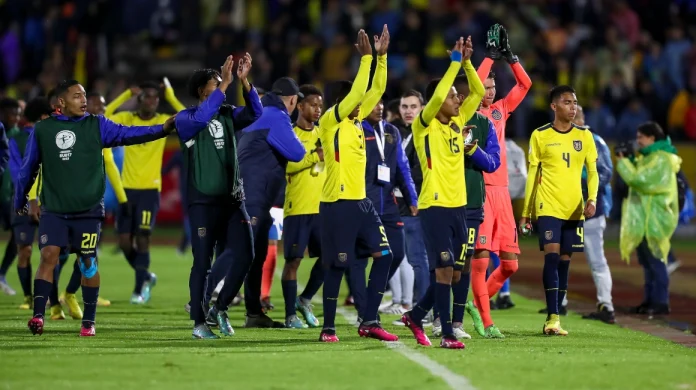 Los jugadores de Ecuador festejan la victoria ante Argentina, en el Sudamericano Sub 17