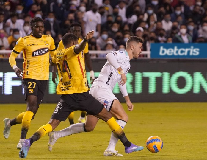 Se disputa uno de los partidos más importante del fútbol ecuatoriano