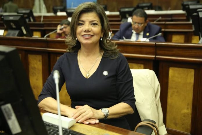 Karen Noblecilla se principalizó como asambleísta del PSC luego de la salida de Carlos Falquez.