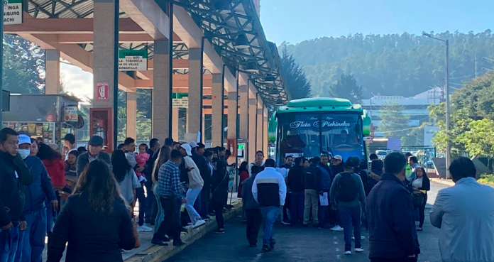 QUITO.- Plantón en la estación regional de la Río Coca por supuestos casos de corrupción en la Secretaría de Movilidad.