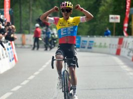 Richard Carapaz al cruzar la meta de Mercan'Tour Classic Alpes-Maritimes .Foto: @EFprocycling