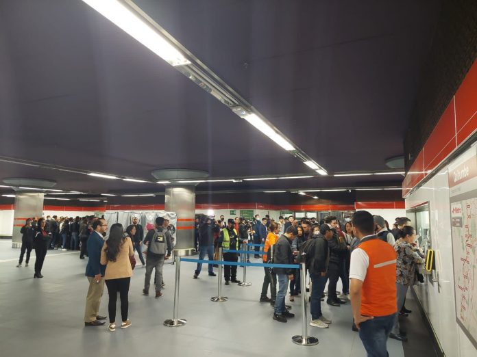En la estación de Quitumbe del Metro de Quito, se vio gran afluencia de gente. Foto: Santiago Guarderas, alcalde de Quito.