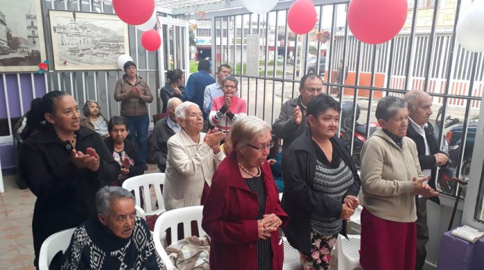 Adultos mayores en la Fundación Abuelitos