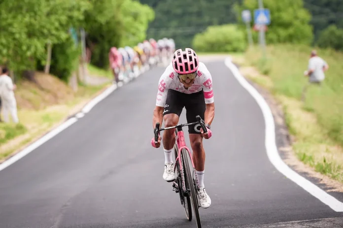En la etapa numero 16 Richard Carapaz logró posicionarse en tercer lugar en la tabla general del Giro de Italia.