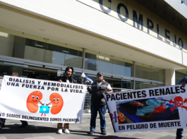 Pacientes renales en Ecuador denuncian vulneración de su derecho a la salud por falta de tratamientos. Presentan acción de protección.
