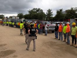 Las redadas migratorias en Florida y Luisiana afectan al sector de la construcción, donde hasta el 75 % de los trabajadores son inmigrantes.
