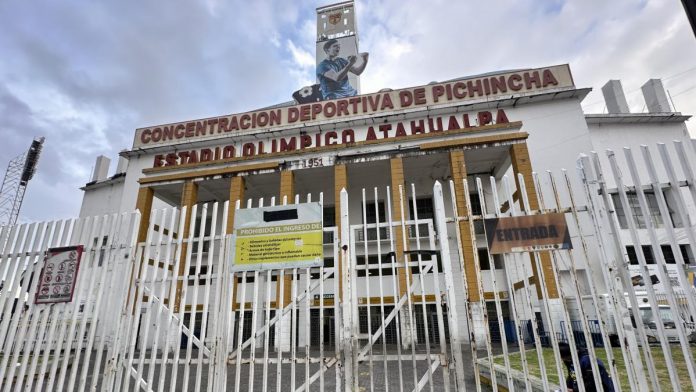 El Estadio Olímpico Atahualpa vuelve a manos de la Concentración Deportiva de Pichincha, pero su recuperación aún no tiene recursos garantizados ni un plan definido. Atletas y autoridades exigen respuestas.