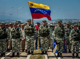 El ministro de Defensa de Venezuela, Vladimir Padrino López, anunció el despliegue de buques y 15.000 militares en el Caribe.